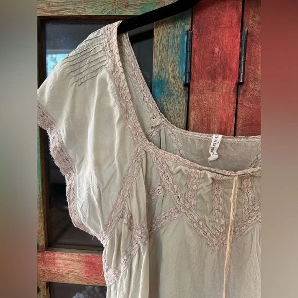 Magnolia Pearl Rare top - Picture 3 of 3